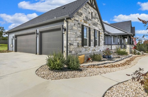 Spring Branch House | Legends at Canyon Lake - Private hot tub and outdoor entertaining area!