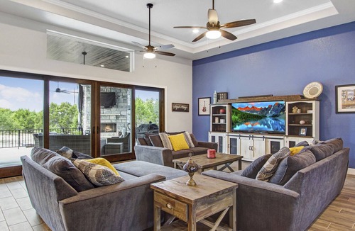 Spring Branch House | Legends at Canyon Lake - Private hot tub and outdoor entertaining area!