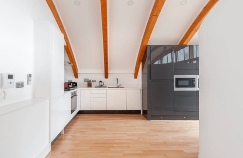 Chinatown Apartment | Leicester Square 3BR Penthouse w/Terrace