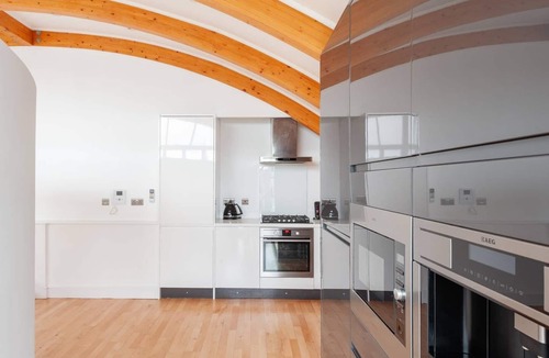 Chinatown Apartment | Leicester Square 3BR Penthouse w/Terrace