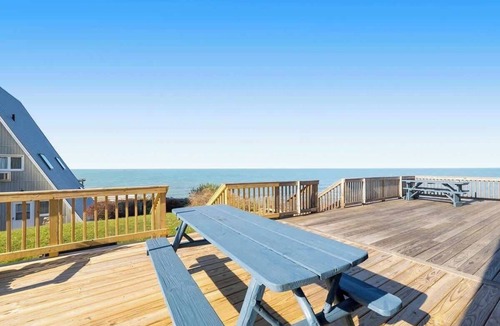 Stevensville Ski Chalet | Leilas Chalet Lakeview - Resort Amenities & Beach