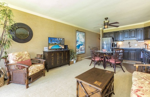 Kihei Condo | Leinaala Oceanfront #204 2nd Floor unit, Panoramic Ocean View, Great Rates!