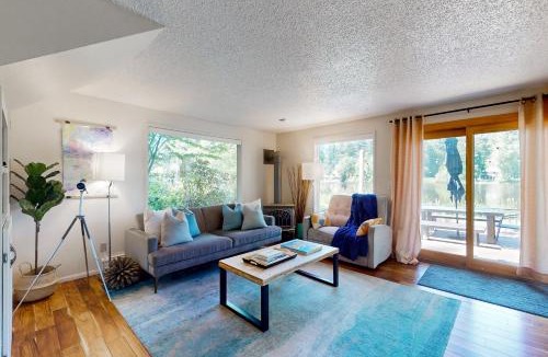 East Olympia House | Leisure Lakehouse