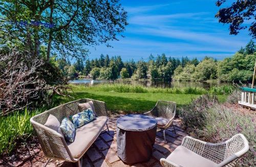 East Olympia House | Leisure Lakehouse