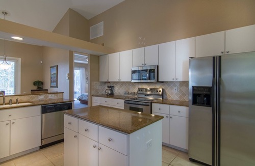 Yacht Club Villa | Leisure living in the Yacht Club, one of Cape Coral's most desirable locations