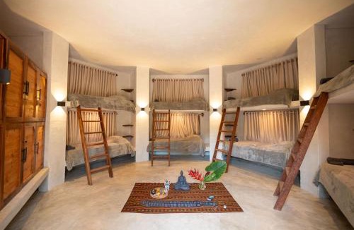 Samana Hostel | Leisy's Garden Hostel & Rooms