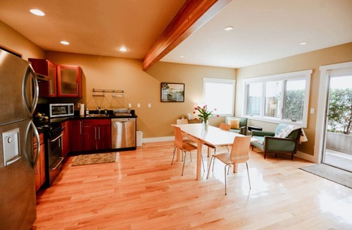 Leland House | Leland`s Harbor View