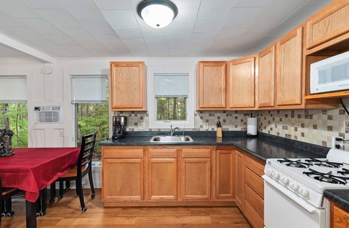Cheboygan House | Lem's Paradise #1 | 300+ ft Lake Huron Shoreline & Mackinac Views
