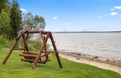 Cheboygan House | Lem's Paradise #1 Lakefront w Mackinac Views