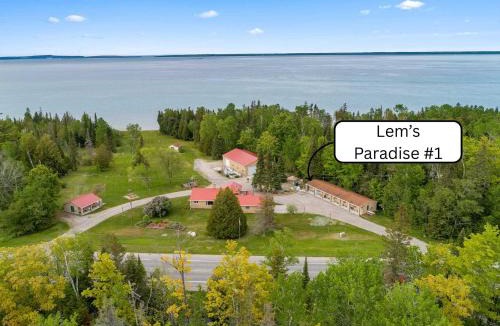 Cheboygan House | Lem's Paradise #1 Lakefront w Mackinac Views