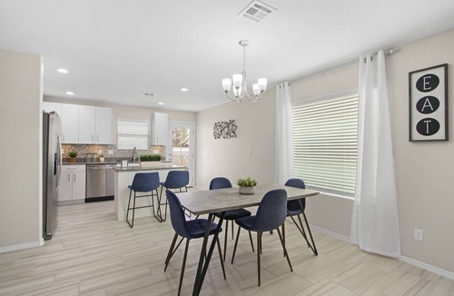 Biggs Field House | Lemington Place- 4br 2bath close to Amazon and I10