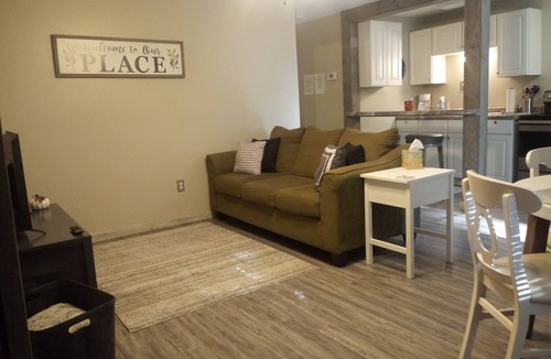 Branson House | Lemon Cottage- Branson's Bungalow