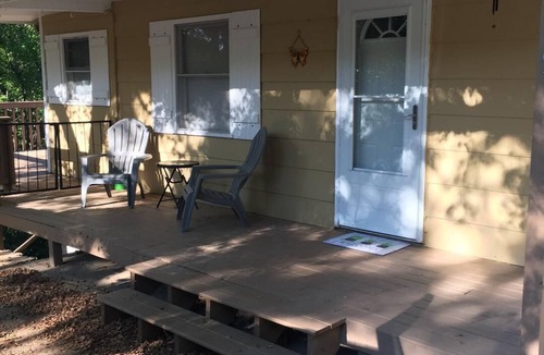 Branson House | Lemon Cottage- Branson's Bungalow