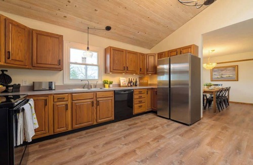Baroda House | Lemon Creek Lodge Explore Michigan's Wine Trail