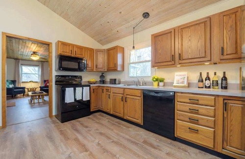 Baroda House | Lemon Creek Lodge Explore Michigan's Wine Trail
