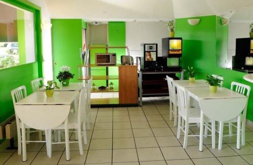 Le Coteau Hotel | Lemon Hotel