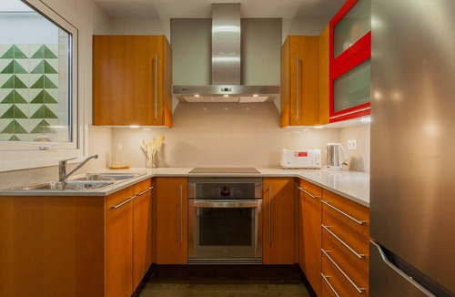 Canet de Mar Apartment | ‘Lemon Tree’ Apartment with Private Terrace, Wi-Fi and Air Conditioning