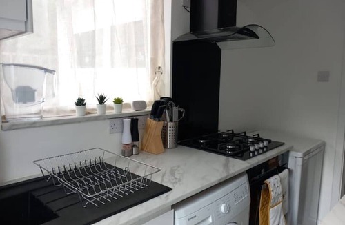 Hatfield House | Lemsford -contractors Relocators Longstay Discount