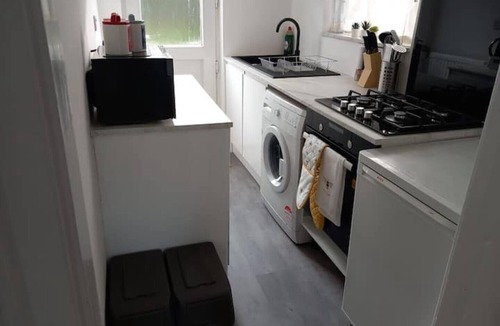 Hatfield House | Lemsford -contractors Relocators Longstay Discount