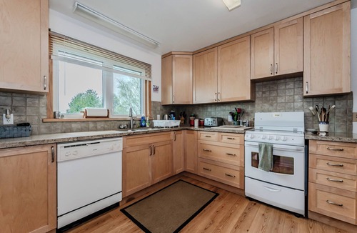 South Bruce Peninsula Cottage | Len Cove - Your Lakeside Retreat in Howdenvale