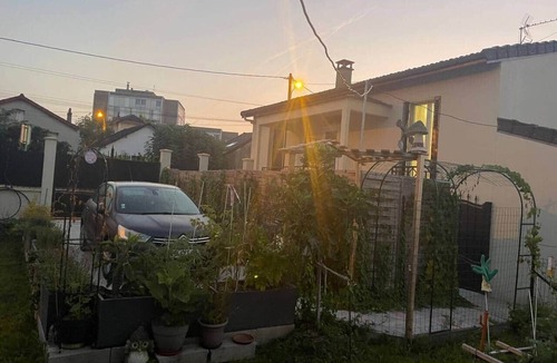 Pierrefitte-sur-Seine House | Lena's townhouse