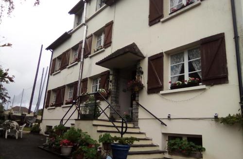 Juvigny-sous-Andaine Bed & Breakfast | Lenard Charles Bed & Breakfast