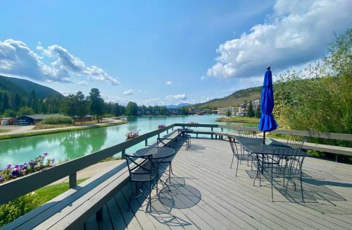 Lakeside Village House | Lenawee 1728 by SummitCove Lodging