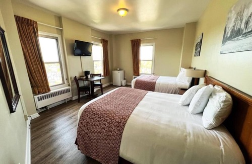 Allentown Hotel | Lenox Hotel and Suites
