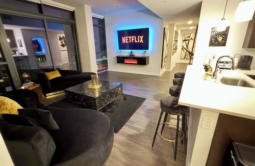 North Buckhead Apartment | Lenox Mall - Panoramic Kingdom!