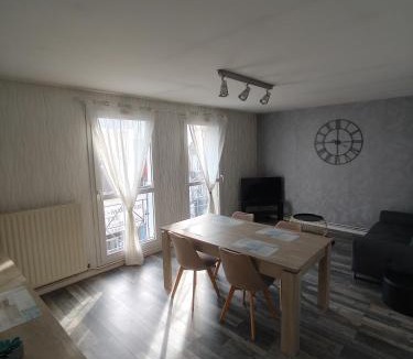 Lens Apartment | LENS, Bel appartement lumineux spacieux en centre ville 3 chambres