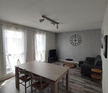 Lens Apartment | LENS, Bel appartement lumineux spacieux en centre ville 3 chambres