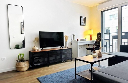 Levallois-Perret Apartment | LEnsoleill Levallois Apartment near metro