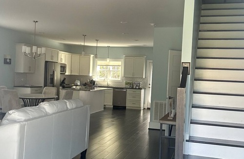 Naruna House | Leo's Lair: new 3 BR/3 bath home in desirable Trent's Landing community