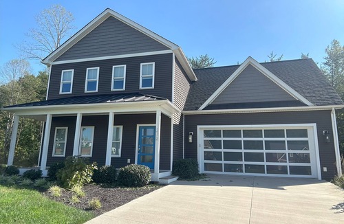 Naruna House | Leo's Lair: new 3 BR/3 bath home in desirable Trent's Landing community