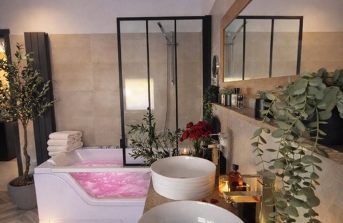Bievres Apartment | Leonard's