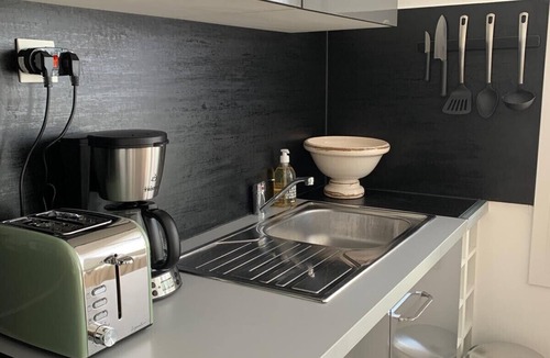 Chateauroux Ski Chalet | Léonie's house - 2 bedrooms - private courtyard - wifi