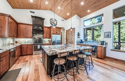 Shaver Lake Cabin | Leopard Lily Lodge ~ Luxe Stays: 2 Suites + AC