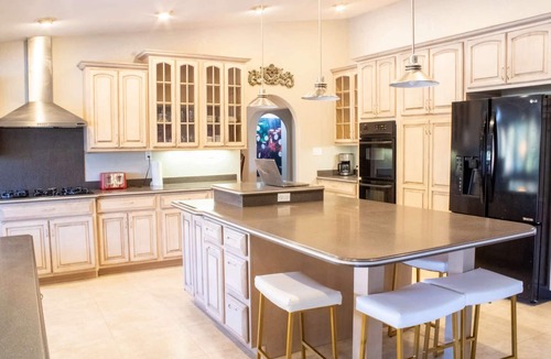 Paradise Crest House | Leopard Lux Gold Rush: Heated*Pool, 4000SqFt, Jacuzzi*, Billiards, Darts, Projector, 4K TV's, Darts