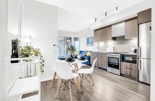 Garden District Apartment | LeReve Luxury Stays 2 Bed 1 Bath Downtown Core