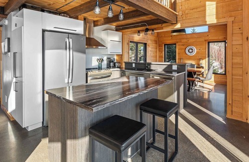 Saint-Joseph-de-la-Rive Ski Chalet | Les Éboulements: Chalet, View, Spa & Activities