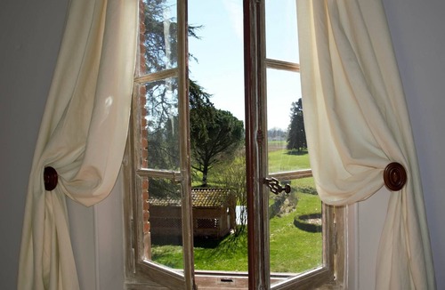 Marssac-sur-Tarn Apartment | Les écritures" guest room