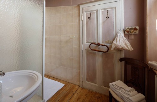 Marssac-sur-Tarn Apartment | Les écritures" guest room