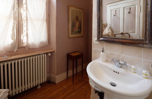 Marssac-sur-Tarn Apartment | Les écritures" guest room