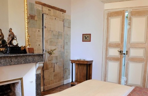 Marssac-sur-Tarn Apartment | Les écritures" guest room