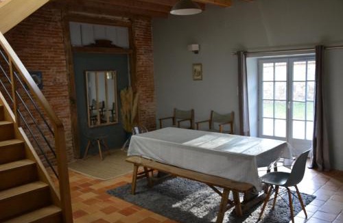 Saint-Martin-Terressus House | Les écuries du château des Rieux