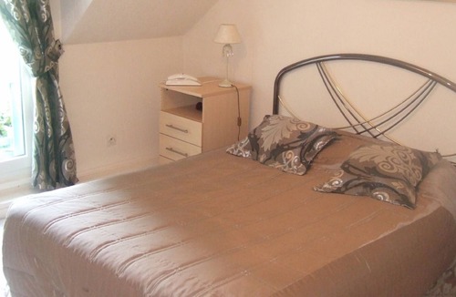 Neufchatel-en-Saosnois Hotel | Les Étangs de Guibert