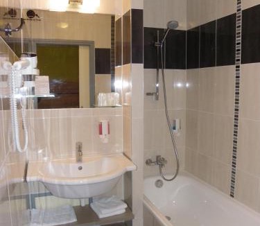 Savigneux Hotel | Les Étoiles Du Forez