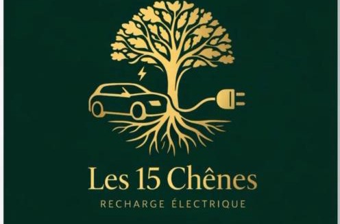 Saint-Mesmin Bed & Breakfast | LES 15 CHENES Chambres d hôtes, parc arboré de 5000 m2 à 20KM du PUYDUFOU Une suite familiale et 3 chambres doubles