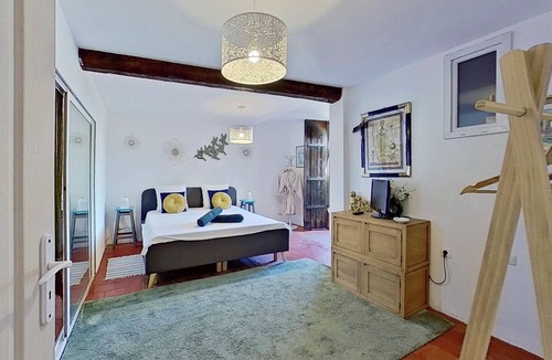 Luc-sur-Orbieu House | LES 2 DRÔLES D'OISEAUX Whole house, 5 bedrooms and 4 bathrooms