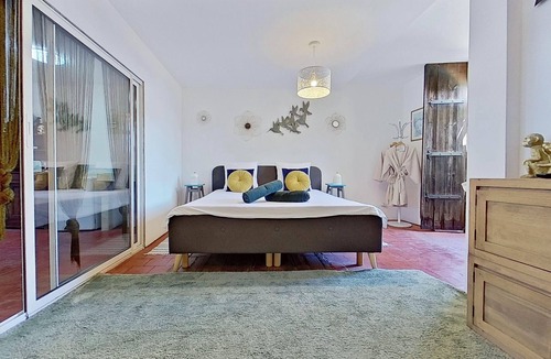 Luc-sur-Orbieu Bed & Breakfast | Les 2 Droles d'Oiseaux